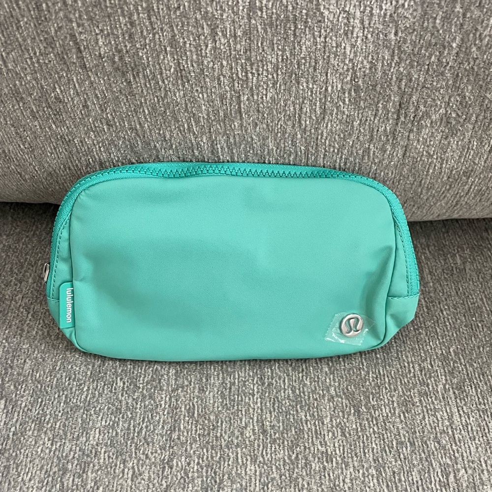 NWT LULULEMON EVERYWHERE BELT BAG 1L Paradise Green OS